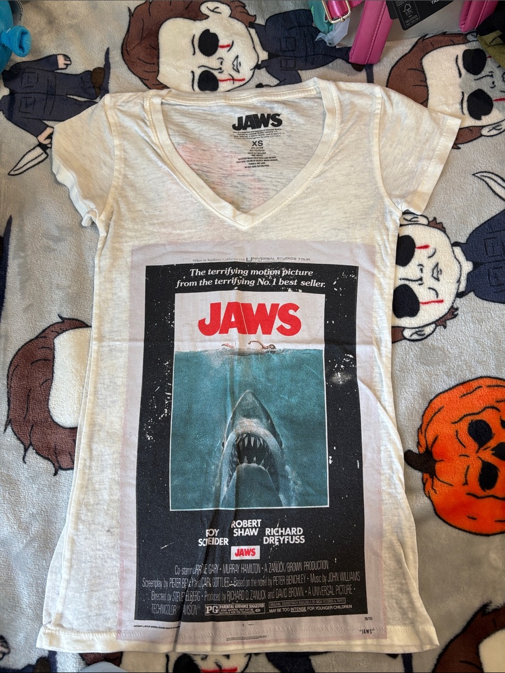 Vintage Jaws Graphic V-Neck Tee Size XS